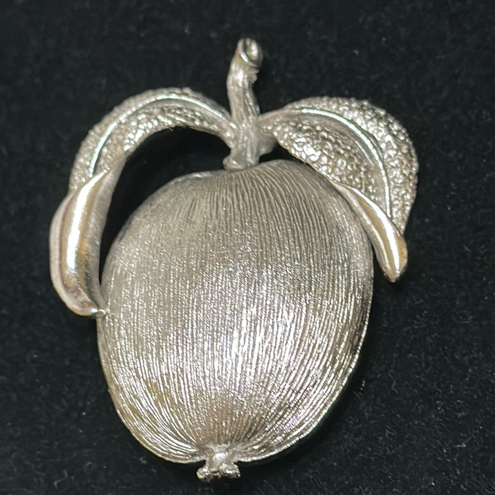 Sarah Coventry 1961 Adam’s Delight Textured Silver Apple Brooch 2 1/4” x 1 3/4”